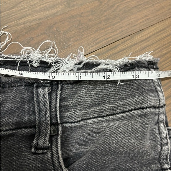 Kut from the Kloth Gray Ankle Skinny Distressed Jeans. Size 6 - Picture 4 of 6